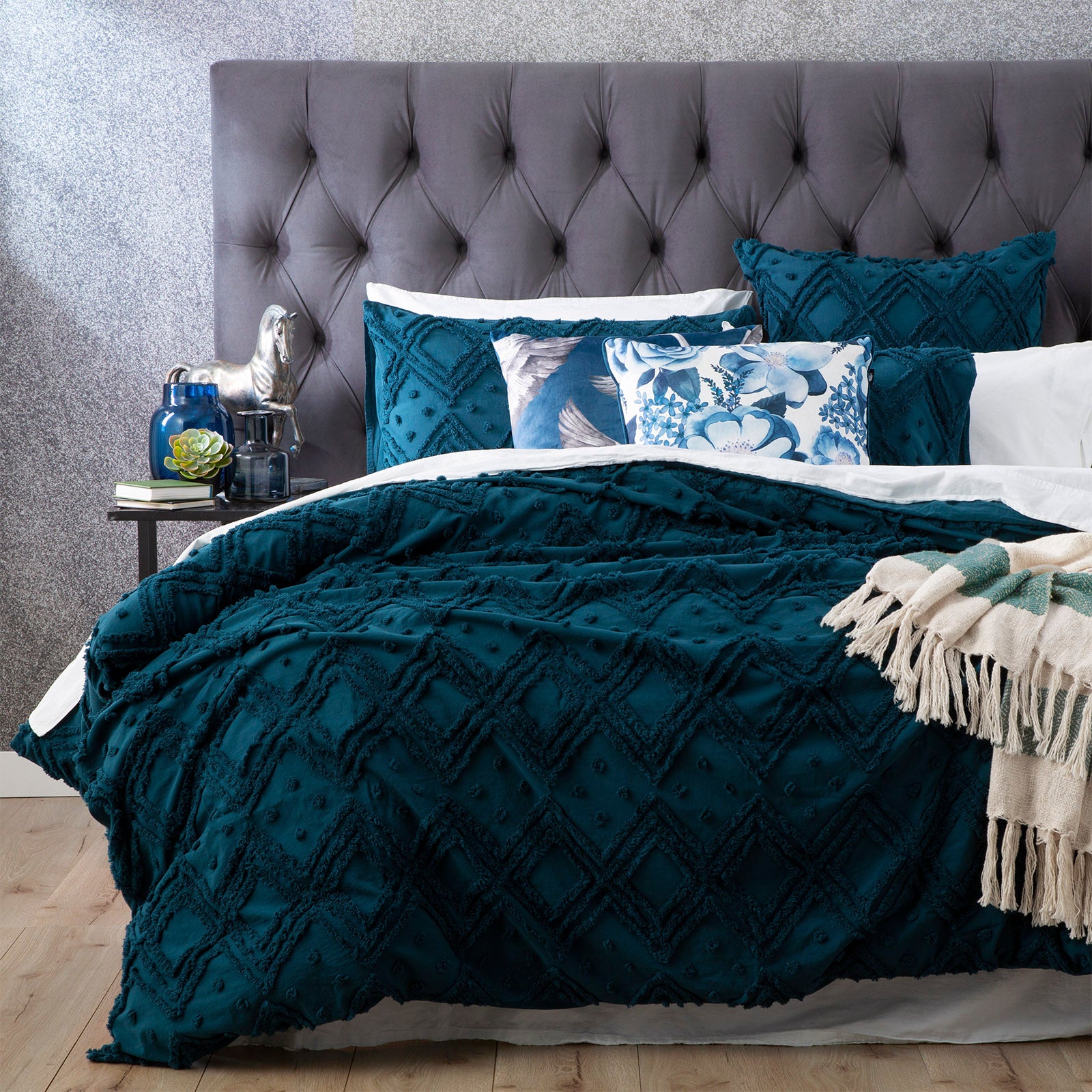 Medallion Cotton Vintage Washed Tufted Evergreen Quilt Cover Set by Park Avenue Queen