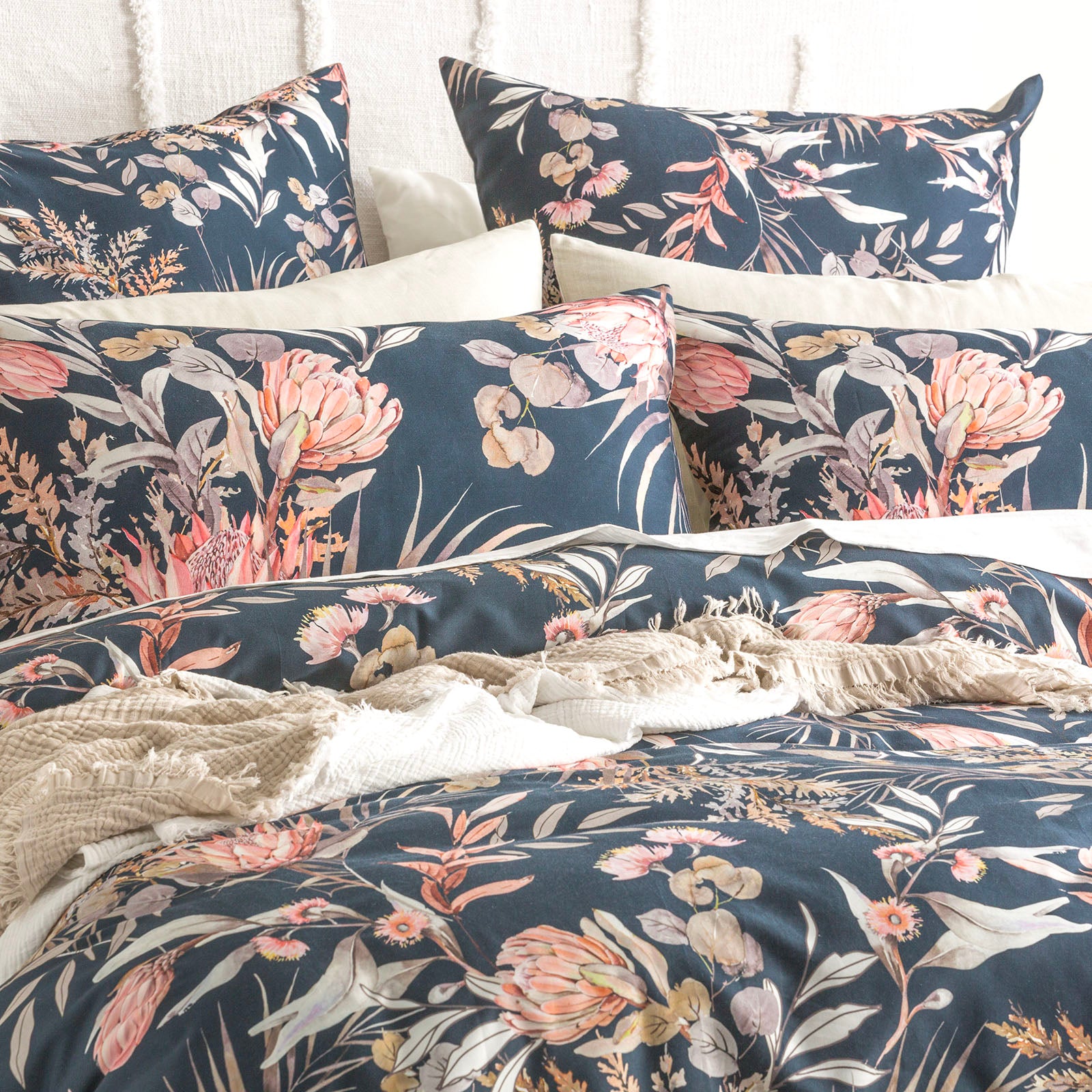 300 TC Waratah Cotton Reversible Midnight Quilt Cover Sets by Renee Taylor Super King
