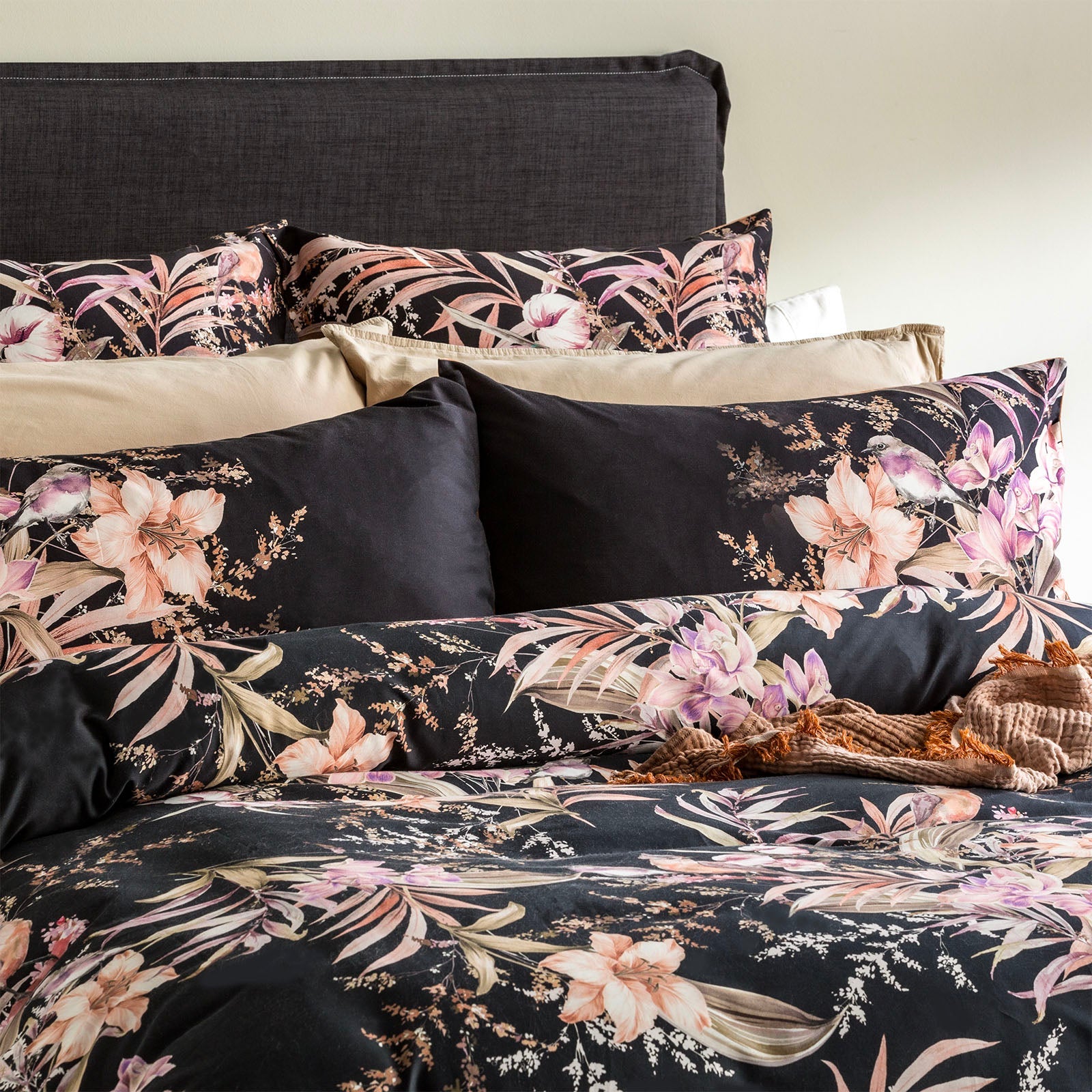 300 TC Grevillea Cotton Reversible Onyx Quilt Cover Sets by Super King