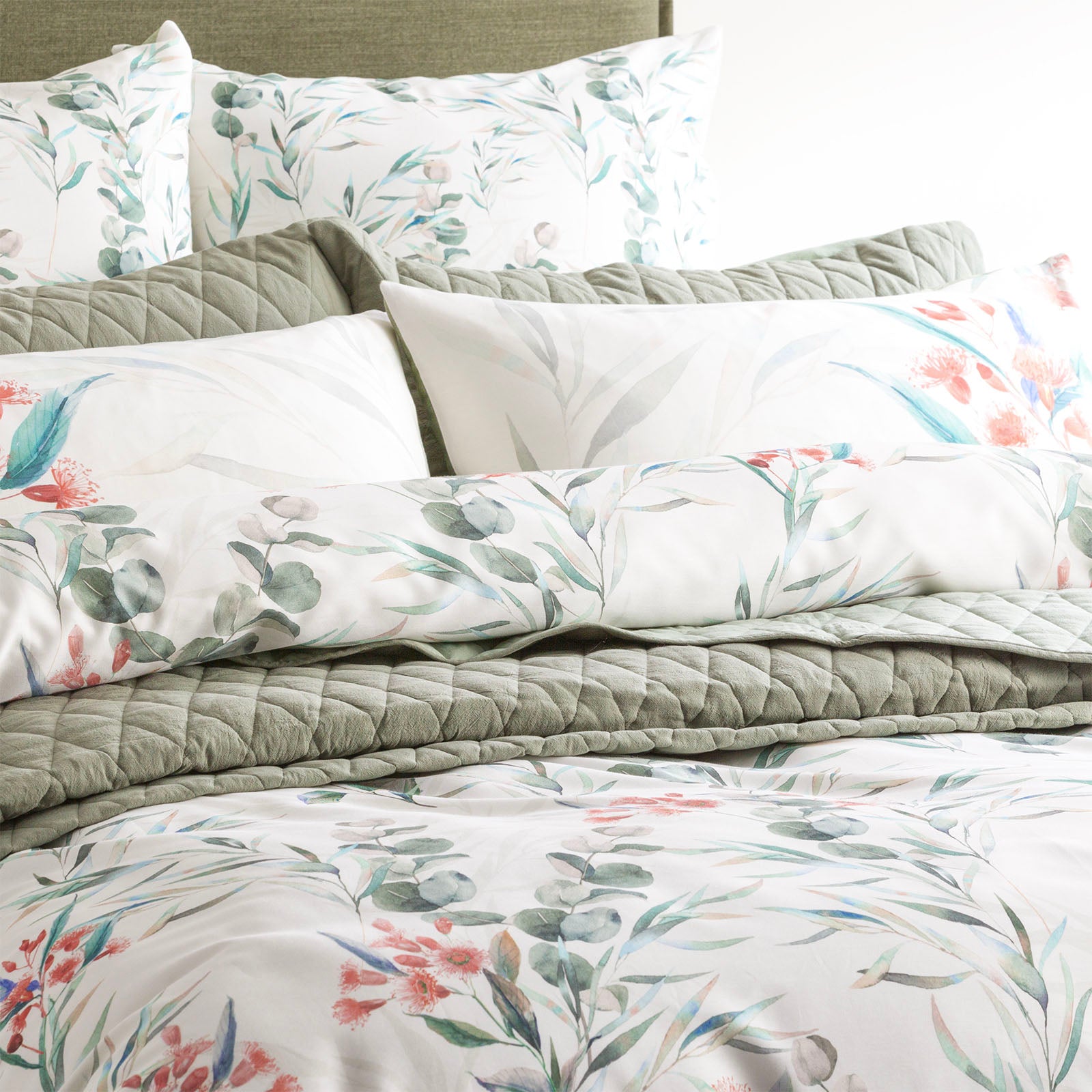 300 TC Gum Cotton Reversible Blossom Quilt Cover Sets by Renee Taylor Super King