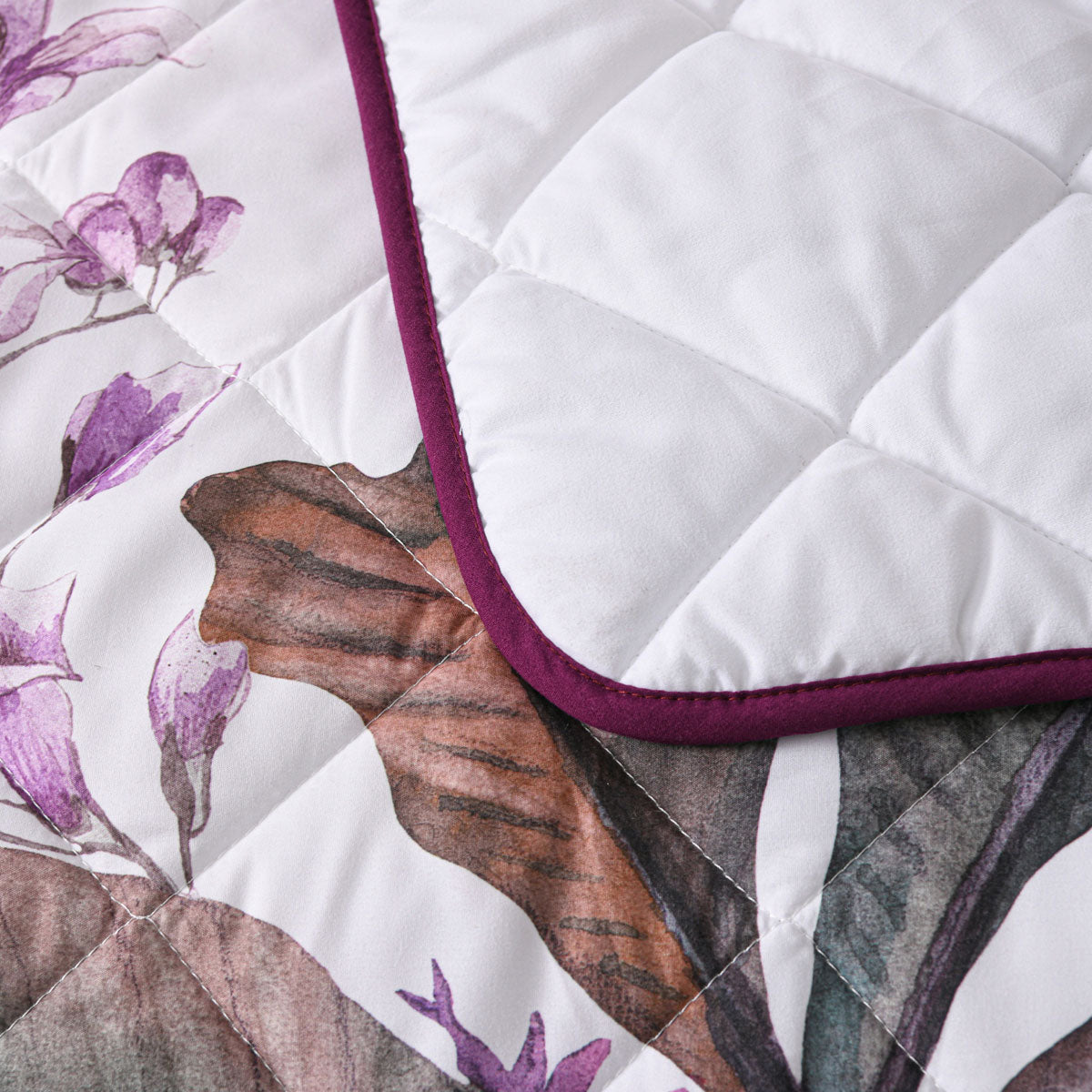 Abigail Berry Floral Printed Quilted Bedspread Set Queen