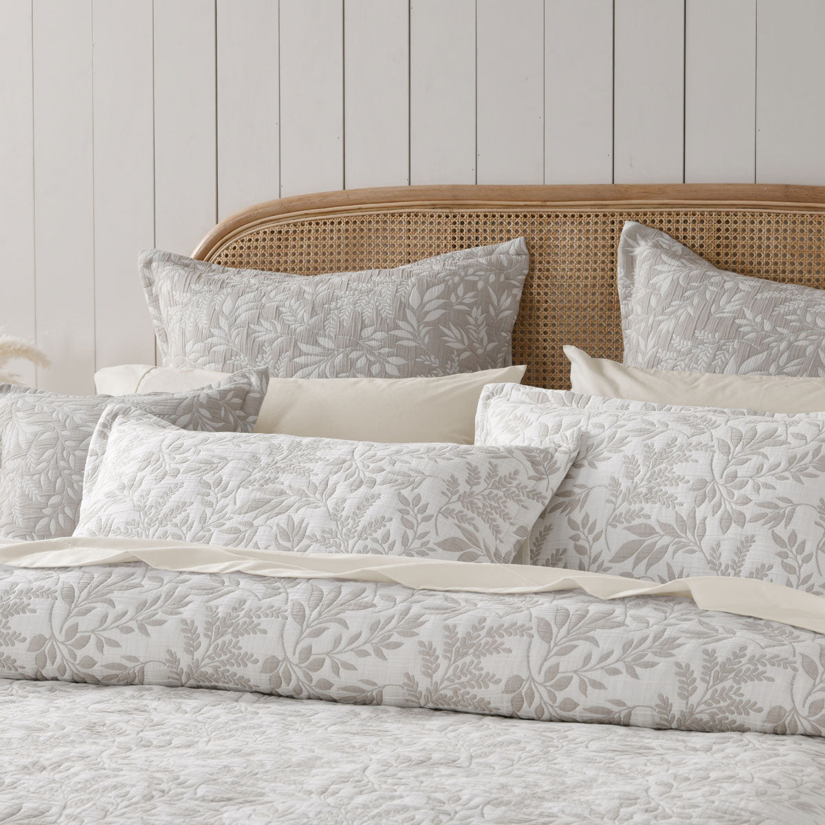 Ameila Stone Jacquard Quilted Foliage Bedspread Set Queen