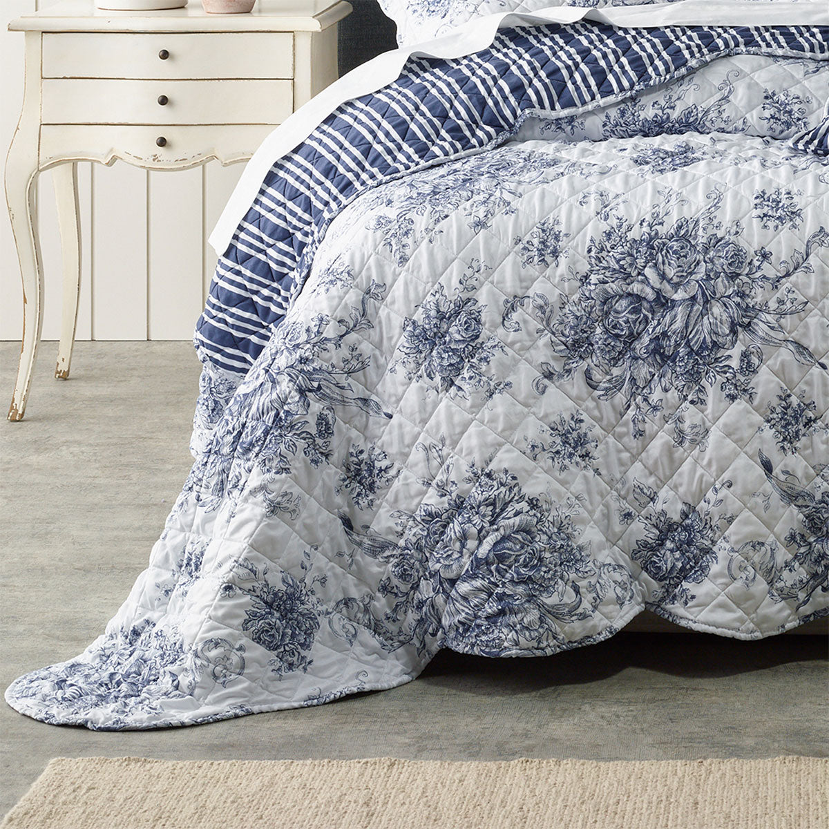 Amorette Blue Polyester Bedspread Set Double