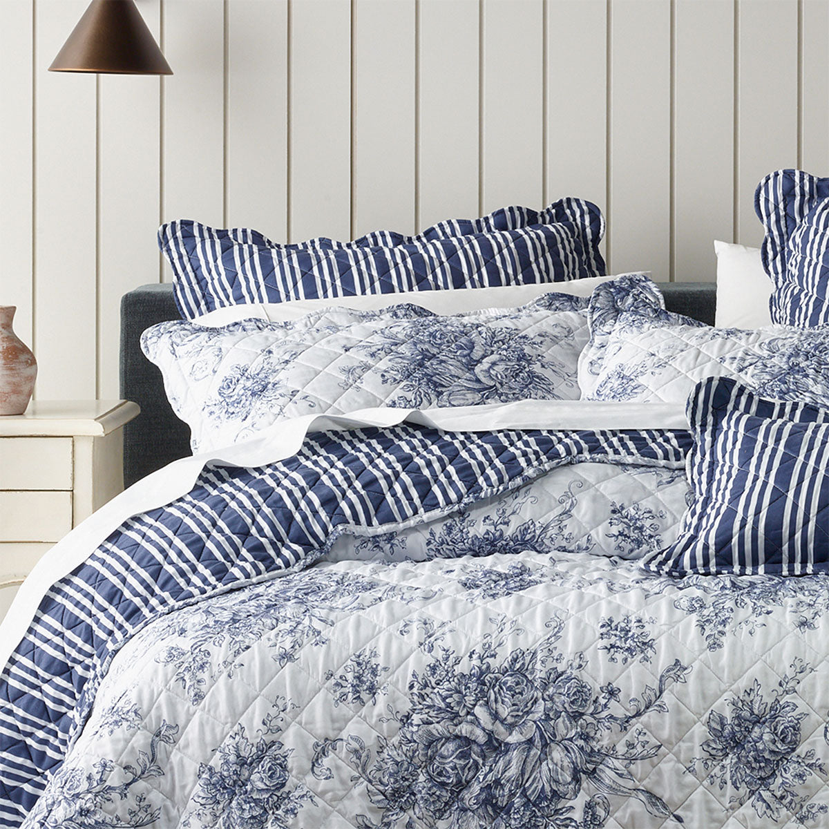 Amorette Blue Polyester Bedspread Set Single