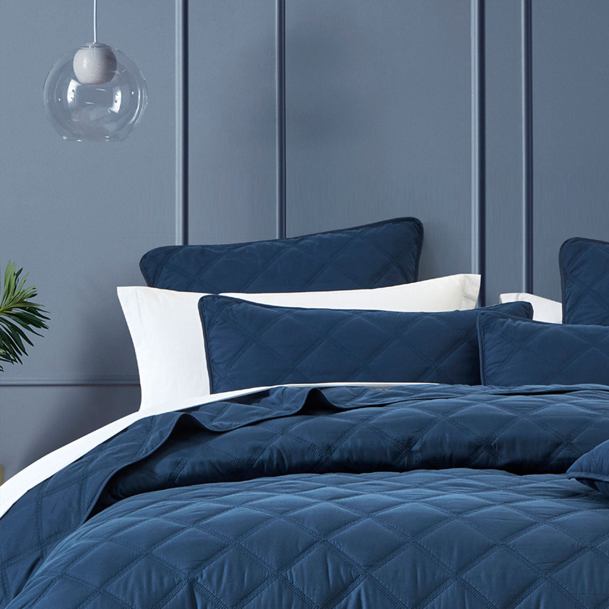 Barclay Navy Coverlet Set Queen/King