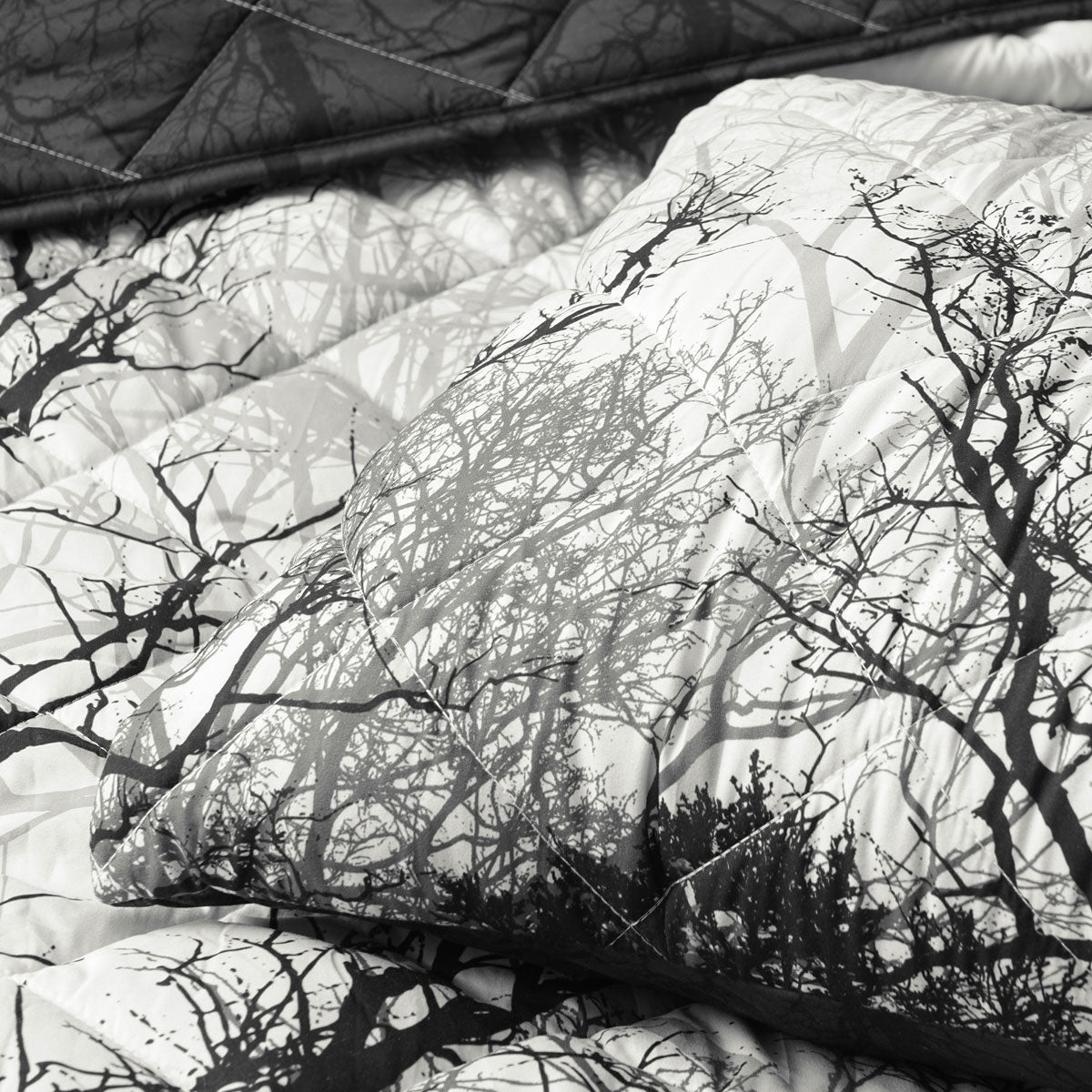 Boscage Black Forest Printed Quilted Polyester Coverlet Set Queen/King