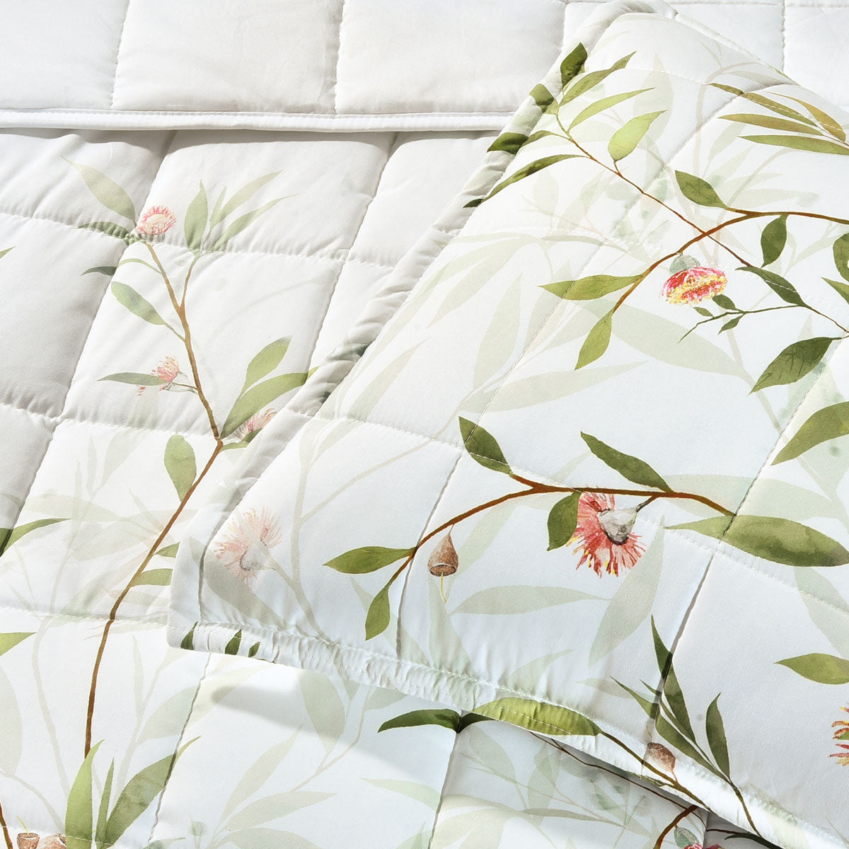 Corymbia White Floral Printed Quilted Polyester Coverlet Set Single/Double