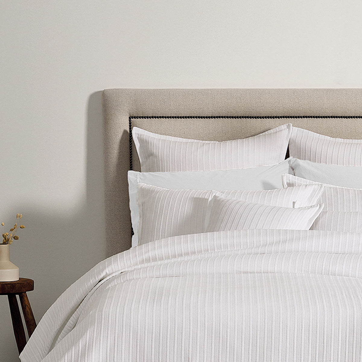 Evora White Cotton Jacquard Coverlet Set Queen/King