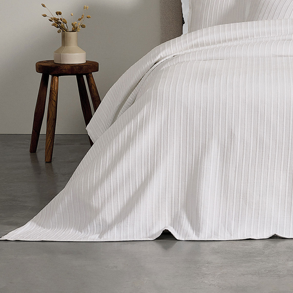 Evora White Cotton Jacquard Coverlet Set Queen/King