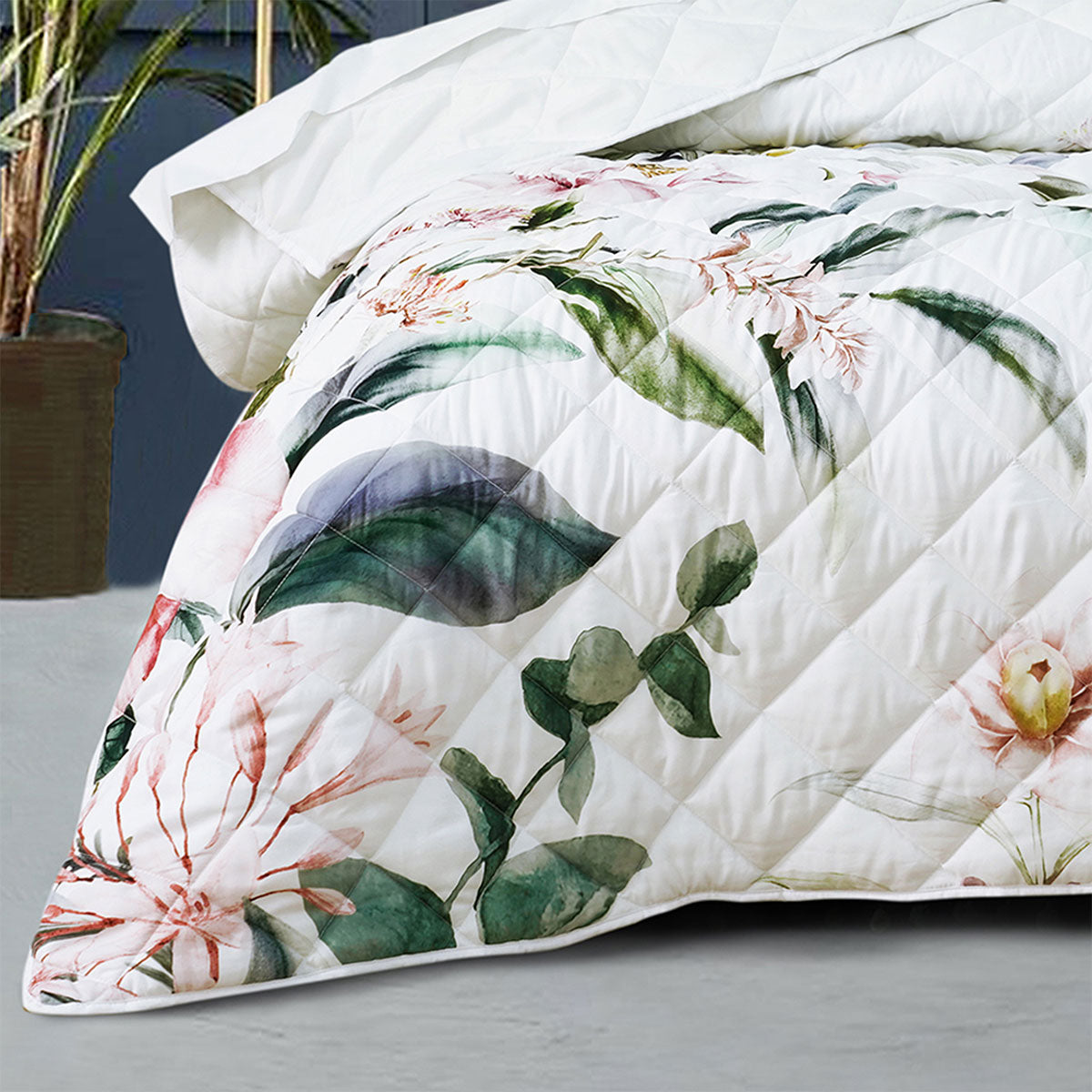 Indi White Polyester Coverlet Set Queen/King
