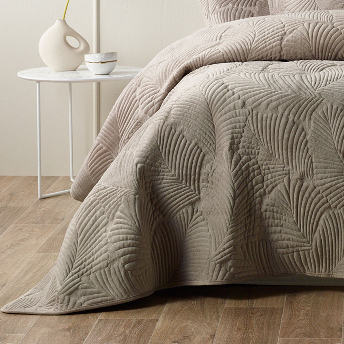 Kairo Taupe Coverlet Set Queen/King