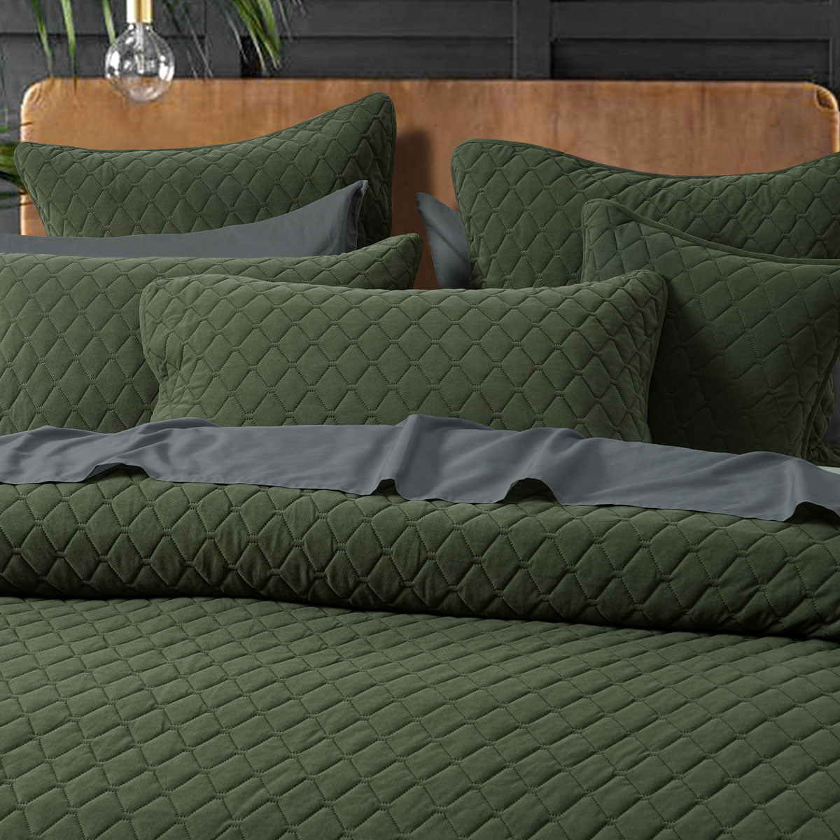 Lester Olive Velvet Diamond Polyester Coverlet Set Queen/King