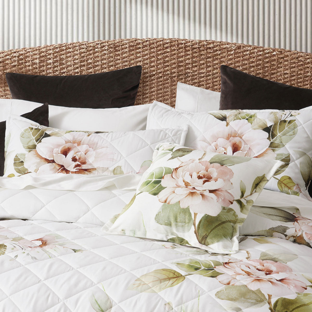 Rosalia White Floral Printed Quilted Polyester Coverlet Set Queen/King
