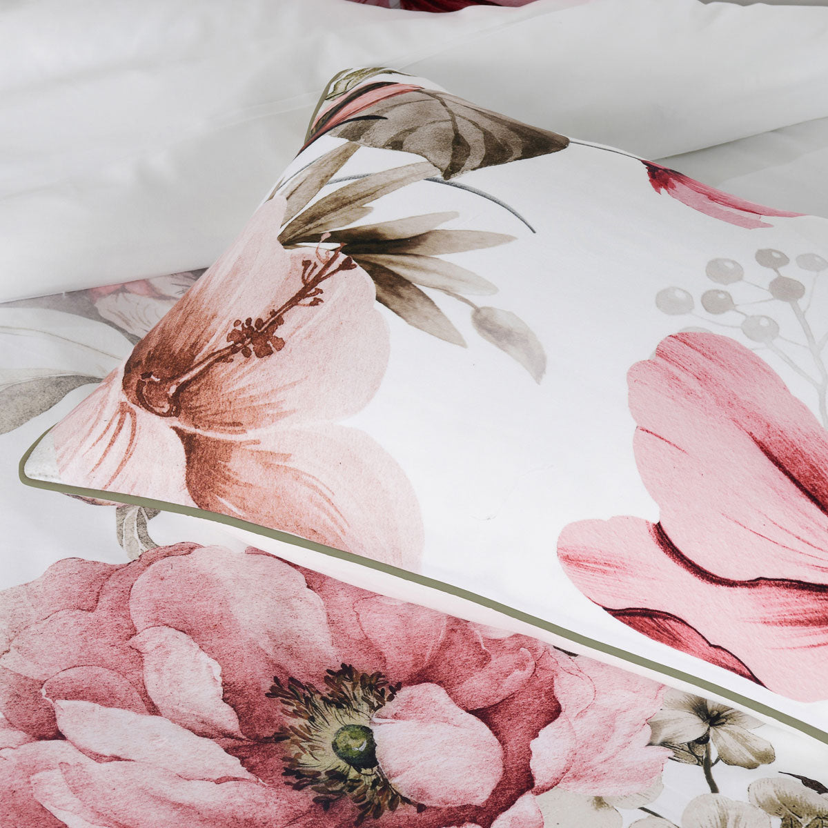 Eliana White Floral Printed Cotton Sateen Quilt Cover Set Queen