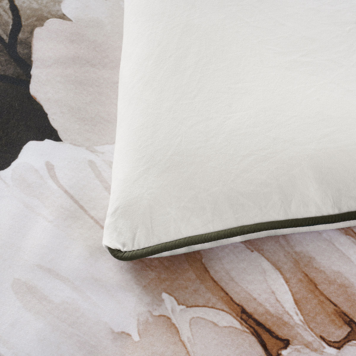Somerset White Cotton Sateen Floral Quilt Cover Set Double