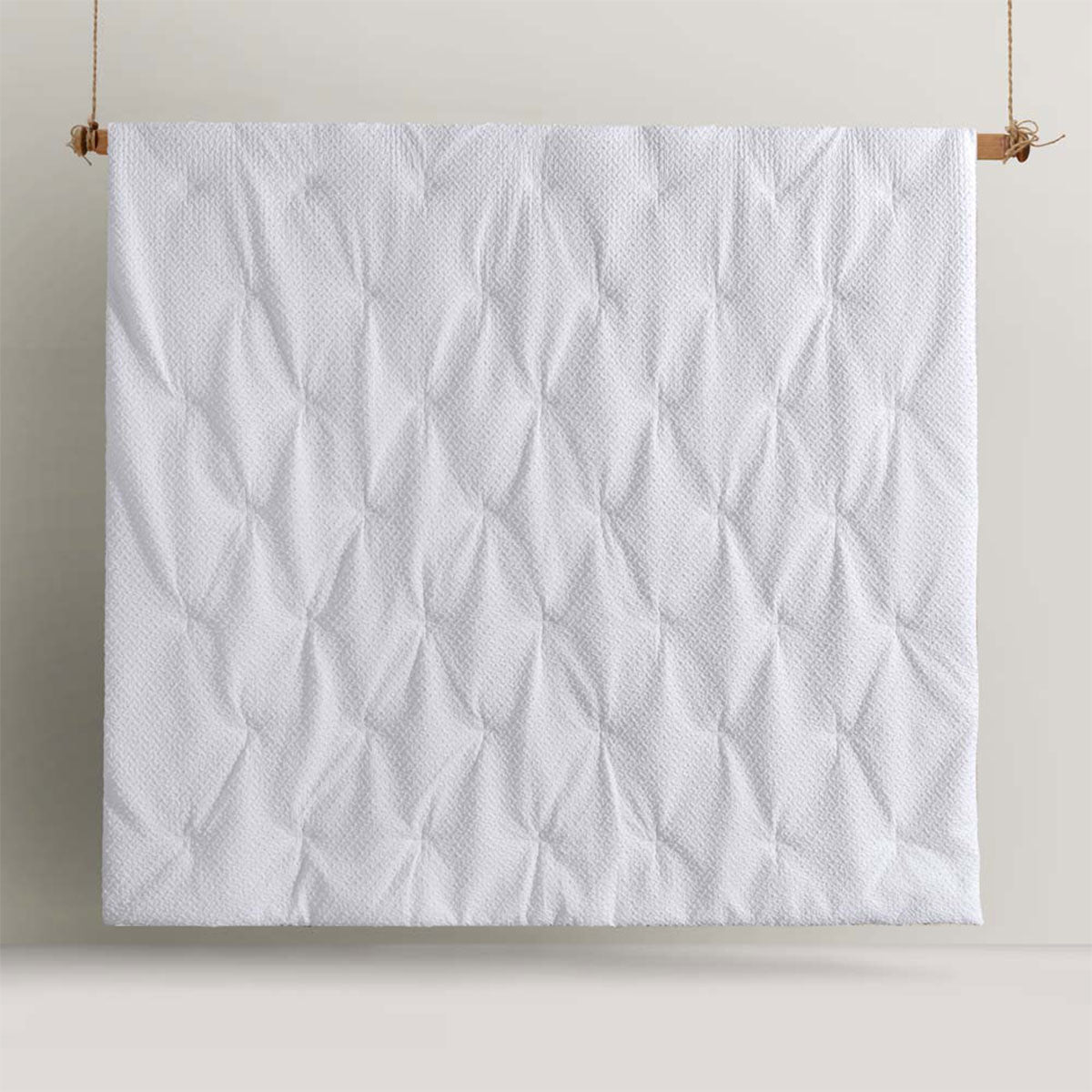Dotty Clip White 3 Piece Jacquard Comforter Set King