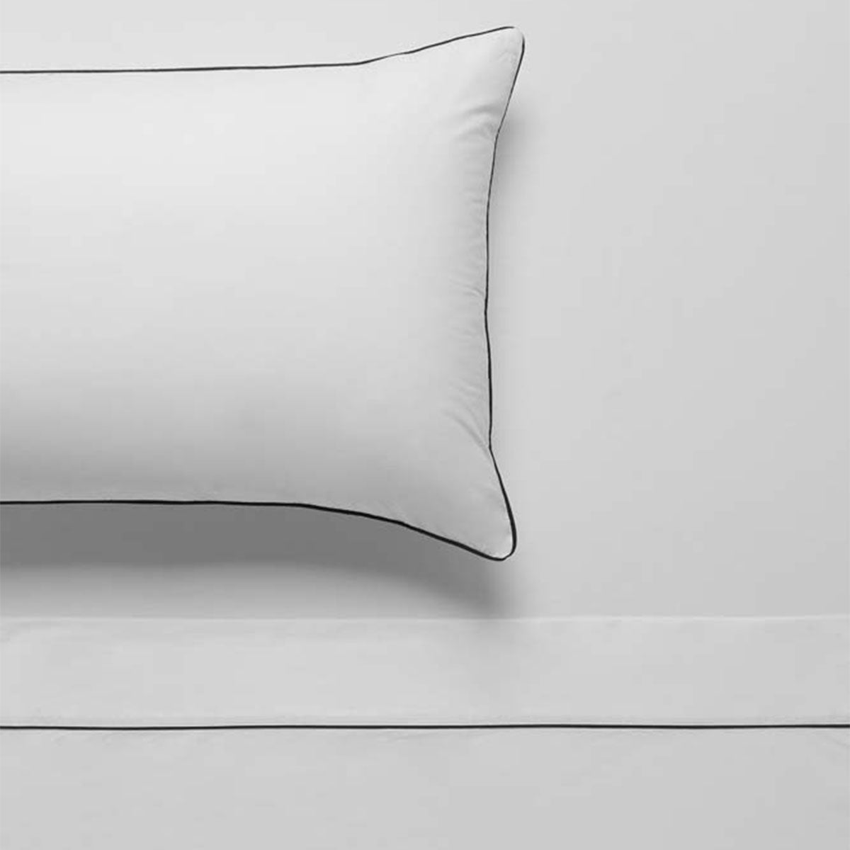 White/Black Piped Hotel Deluxe Cotton Sheet Set Queen