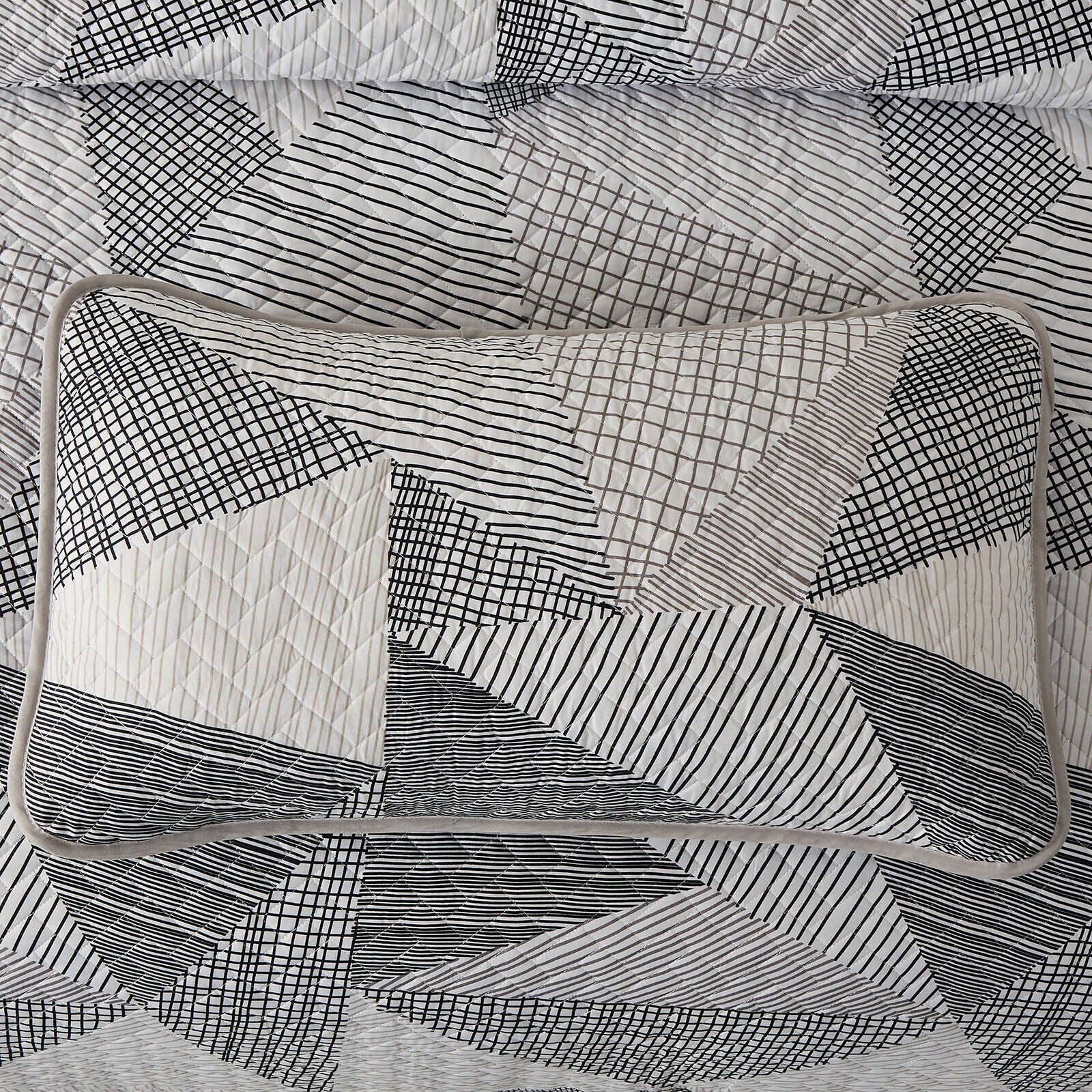 Charming urban pattern 3 Pc Bedspread & Pillow Cover Set