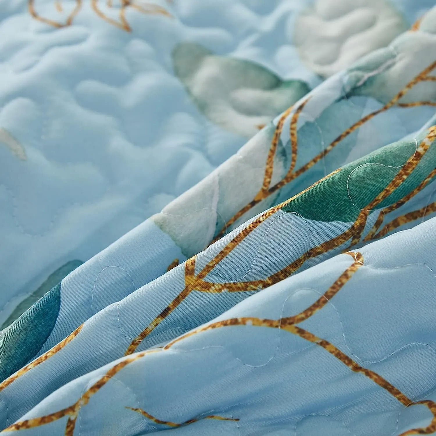 Heavenly Quilted coverlet and pillowcovers set: Cozy and Warm - Queen size